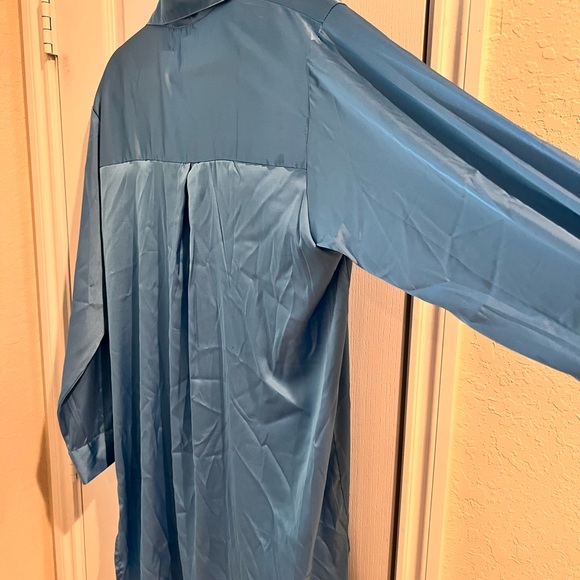 Light Blue Buttoned Knee-Length Shirt Dress - Picture 4 of 13